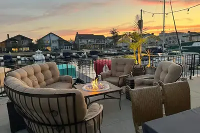 Image de Waterfront Huntington Harbor W/slip, 6 Mo. Min