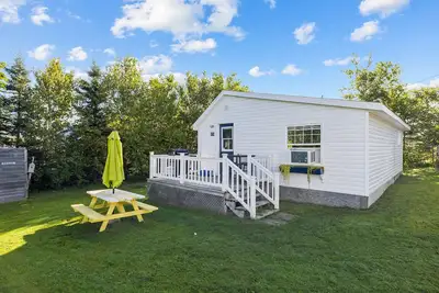 Image de Ocean Breeze Cottage, Spacious 2 BRs, living room, full bathroom & a patio.