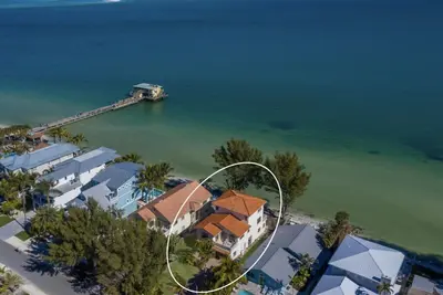 Image de Waterfront views of Dolphins at this beach front home
