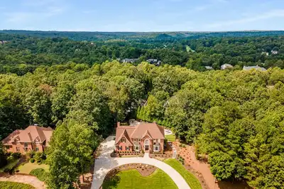 Image de Sandy Springs Celebrity Estate on 2 acres