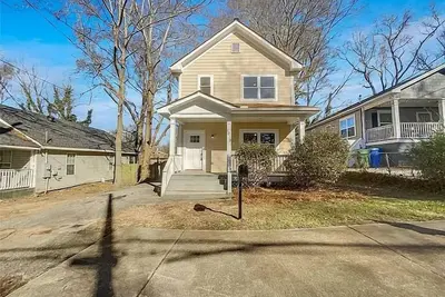 Image de Entire home 5 minutes from Mercedes Benz Stadium and Ga Aquarium!