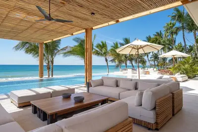 Image de Premier Beach Front Location