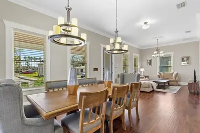 Image de Elegant Tampa Bungalow in the heart of Historic Ybor City - 3/2. 5 Sleeps 8