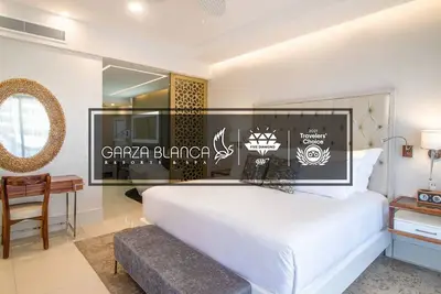 Image de ✩Luxury 1br✩Private Terrace w/ Dining Area, Hammock & Loveseat✩