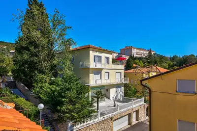 Image de Appartement de deux chambres avec la terrasse et la vue sur le mer Crikvenica (A-22276-a)