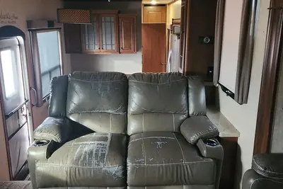 Image de Enjoy the weekend in this enchanting Rv while waiting for the Eclipse 2024