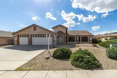 Image de Kingman Family Sized Home 6 beds Backyard Bbq & Fire pit