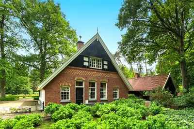 Image de Maison de campagne chic avec 4 salles de bain