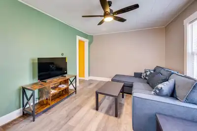 Image de Easthampton Vacation Rental - Walk to Breweries!
