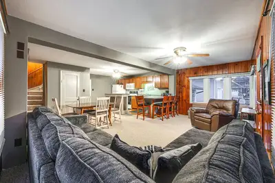 Image de Clear Lake Vacation Rental: Walk to City Beach!