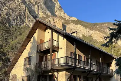 Image de Grande Maison tout confort dans un écrin de verdure (15p / 280m2 / 4 ch / 4 Sdb)