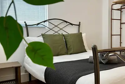 Image de Hidden Gem close to the Beach & the City!