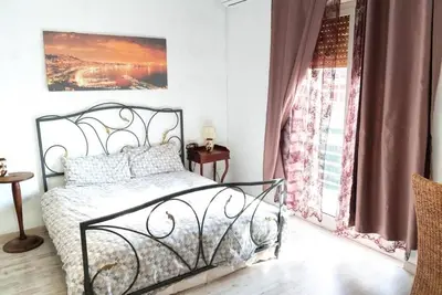 Image de Room with private bathroom - Brown