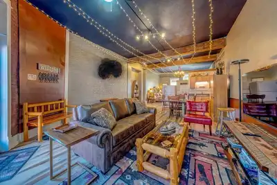 Image de Western Elegance: Downtown Sheridan Base