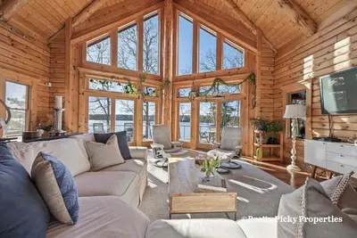 Image de Unexpected Luxury Timber Home on Bass River, Superb Water Views: 048-Y