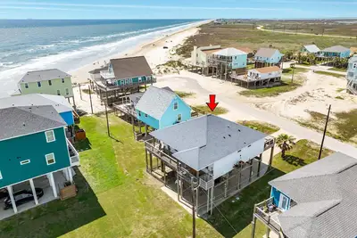 Image de Beach & Water Views on 3 Sides! Screened Porch!