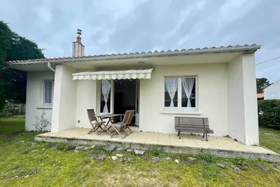 Image de Maison de pays proche plage avec terrasse, 2 chambres, Wifi, quartier calme