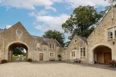 Image de The Bell Tower, Orchardleigh Estate