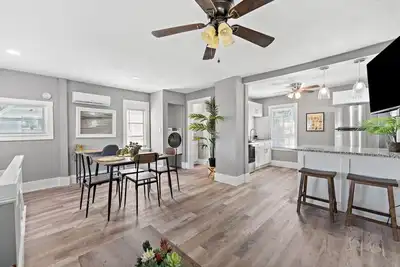 Image de Newly renovated 2/1 in the heart of St. pete