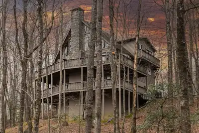 Moondust Lodge  - Sleeps 8 - Wrap Around Porch - Community Pool