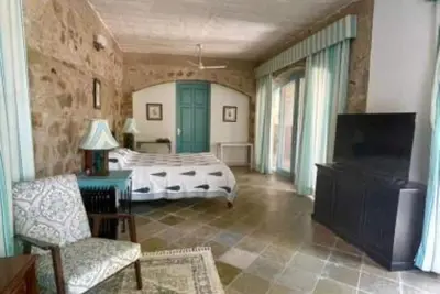 Image de Elegant 1 Bedroom Apartment Near Kookus 2