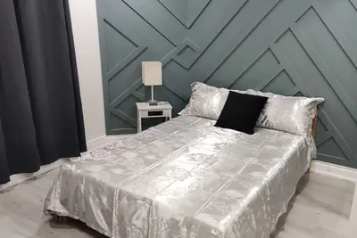 Image de 5 min walk to Sheridan cozy basement\nBrand new basement\nSeparate entrance