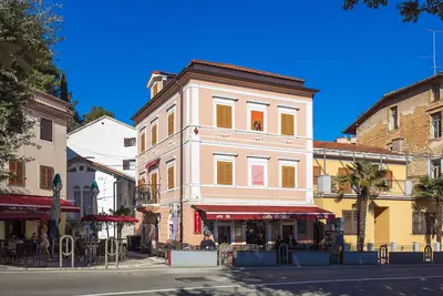 2 bedroom App only steps away from the beach