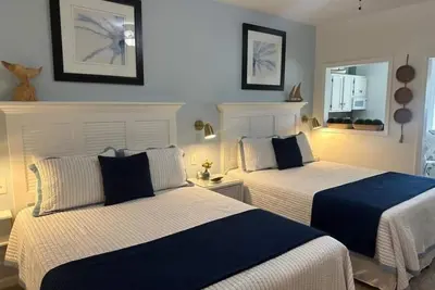 Image de Completely Remodeled Luxury Sea Trail Condo on Golf Course. Close to Beach!