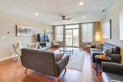 Image de Downtown St Joseph Condo w\/ Balcony & Harbor View