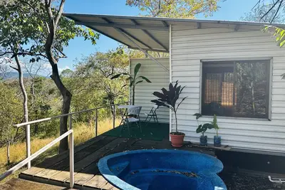 Image de Monkey Cabins near Beach with Mountain Views and Heart Shaped dipping pool