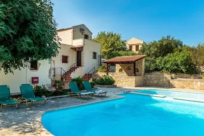 Image de Handsome stone Cretan Villa just 3km from the beaches of Kalives and Almirida