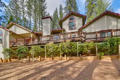 Image de Gas Grill + Pool Table: Cabin Near Calaveras Park!