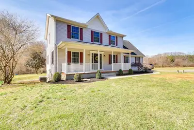 Image de Peaceful Queenstown Home w/ Deck & Grill!