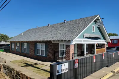 Image de Amazing 3 Bed 2 Bath Downtown Cabin! Huge Fenced Patio, Walkable, Wifi + \n