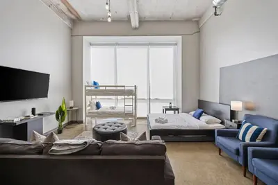 Image de Stunning Downtown Apartment | Pool, Laundry, Parking