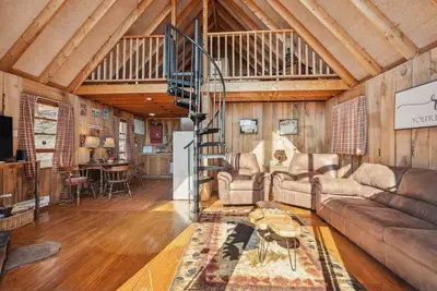 Image de Tranquil Rocky Top Cabin with Mountain Views! by RedAwning