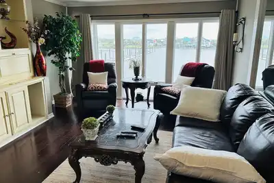Image de Waterfront Sunny Vibes Condo
