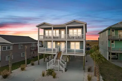 Image de Pelican's Watch - New + Quiet Caswell Beach Getaway.
