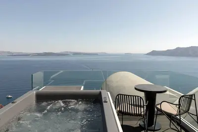 Image de Deluxe Santorini Suite | Breathtaking Sea Views and Outdoor Hot Tub | Oia