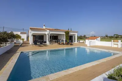 Secluded Carvoeiro Villa | 3 Bedrooms | Villa Urzais | Modern Interiors | Private Setting