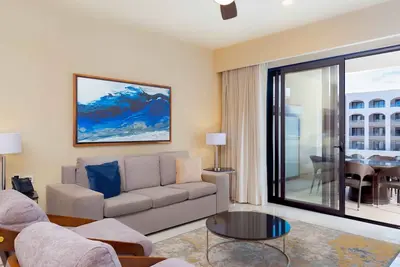 Image de ✩ 2br Suite ✩ 1776ft² ✩ Private Terrace ✩ Convenient Drive from Airport✩