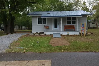 Image de Cozy unique cottage home. Ready for you to enjoy all the Ozark Mountains offers.