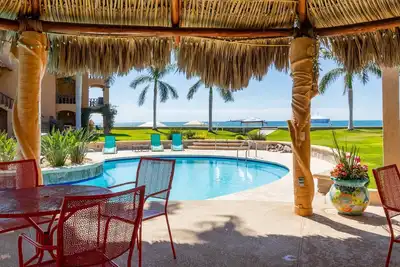 Image de Apartamento de 2 recámaras y dos baños, junto a la playa. Vista increĂble!