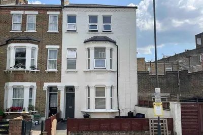 Image de Spacious & Vibrant Townhouse | 2 Baths | Near Trains & Westfield | Sleeps Groups