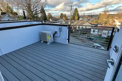 Image de Cozy 2-bedroom townhome with Roof Deck, WiFi, Ac in amazing South Seattle
