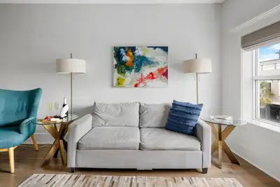 Image de Ashley Suite: Luxurious Retreat on King Street