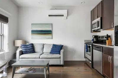 Image de Battery Suite | In the Heart of King Street!
