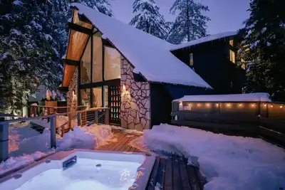 Image de Paradise in the Pines! Cozy 5-bedroom cabin w/ private hot tub, fire pit & more