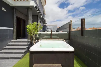 Image de Entire home in Meloneras. Bbq, pool, jacuzzi