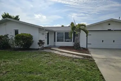 Image de Waterside 4 Bedroom home with pool